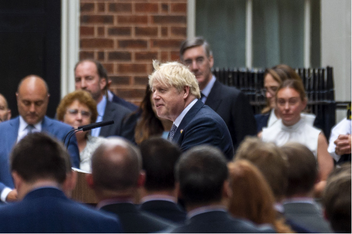 英国撕裂，始于“逼宫”之前……